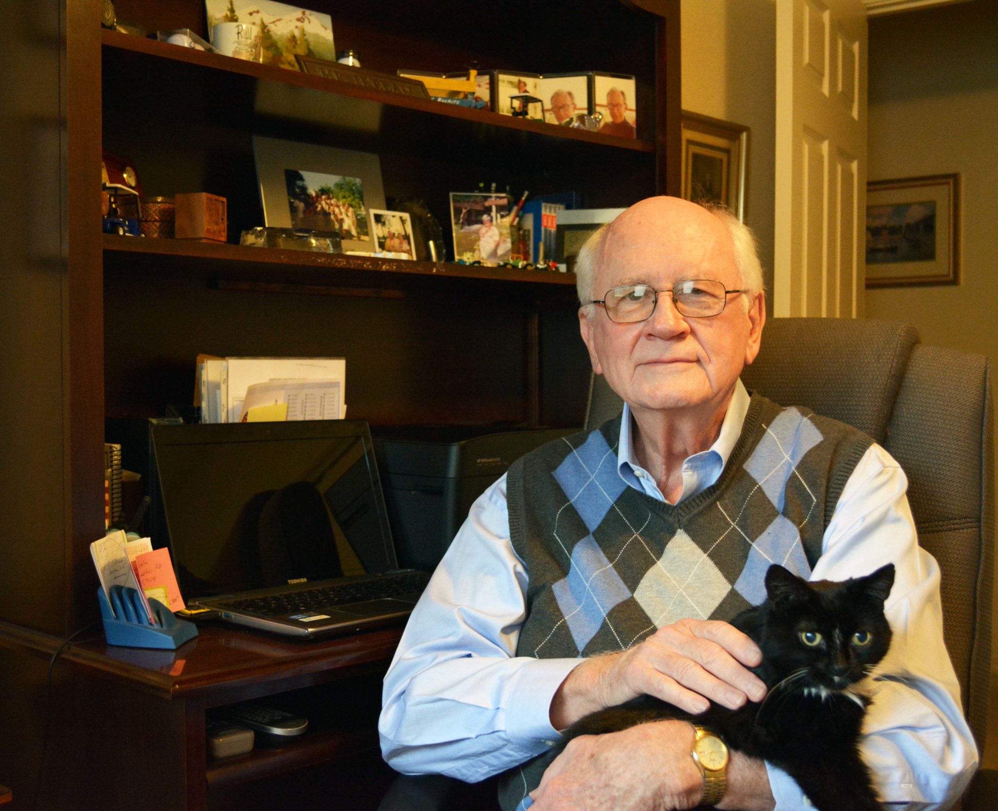 Author Bob Irelan at home